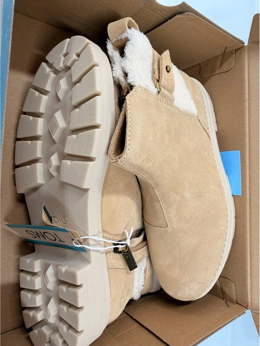 Women's Toms Astrid Lug Chelsea Boots size 6.5 NEW